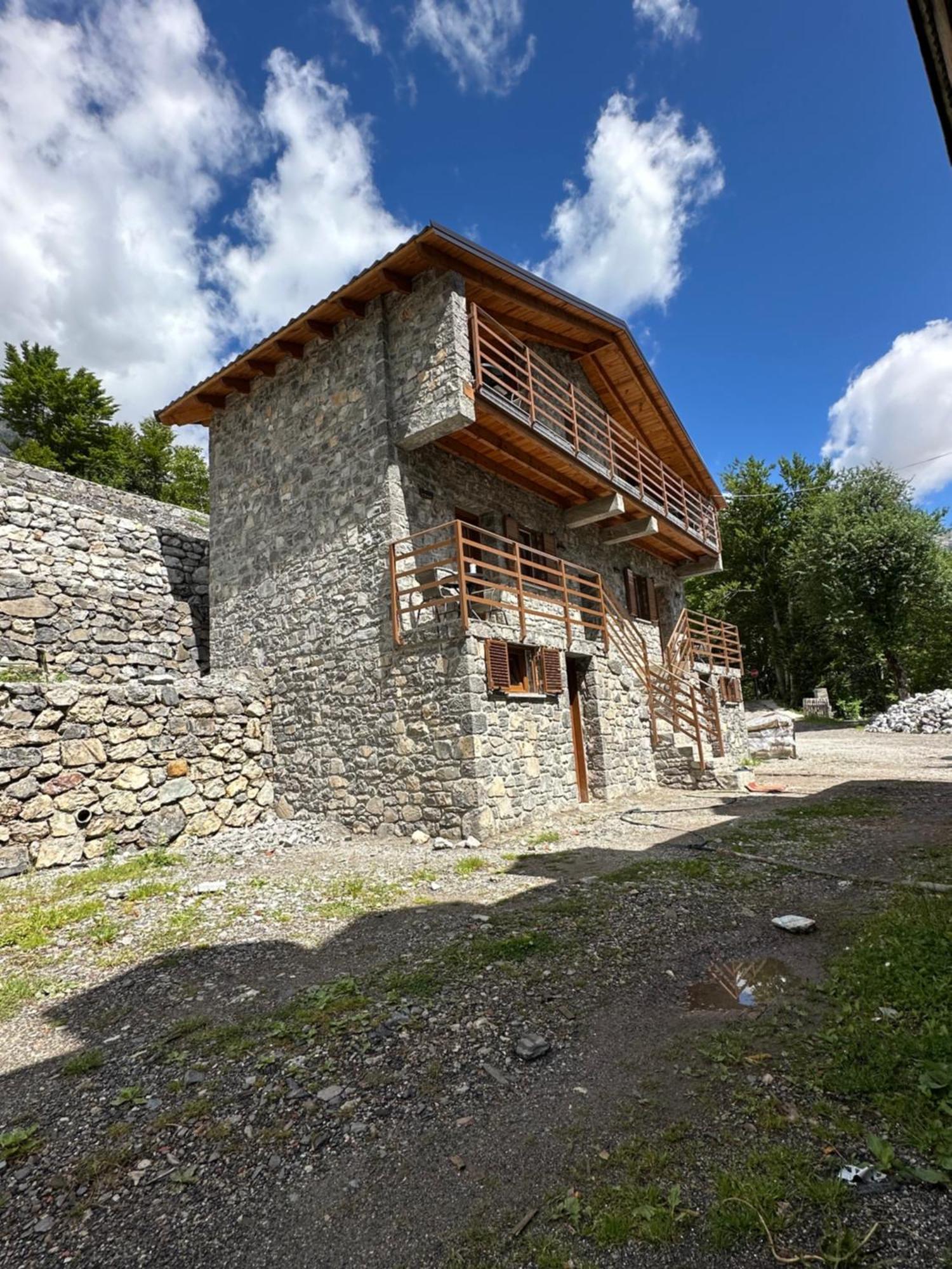 Bujtina Carku Otel Theth Dış mekan fotoğraf